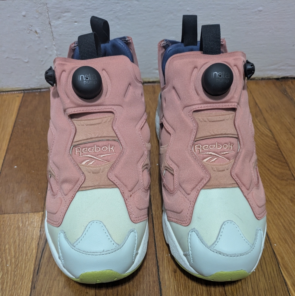 Reebok Women's 7.5 Insta Pump Low-top Sneakers Salmon/ Cream / Blue / Off-white